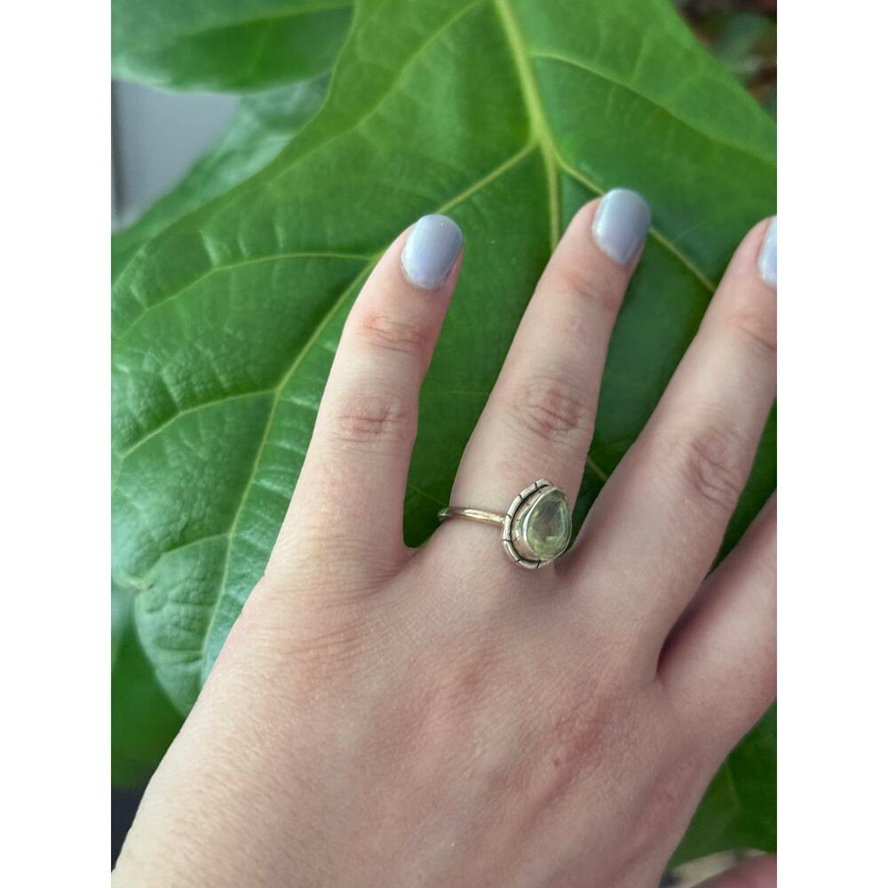 Vintage Green Peridot Silver Pear Shape Tear Drop Gemstone VTG Size 6.25 - Picture 3 of 9